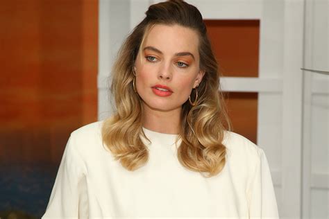 Margot Robbie es la nueva imagen del perfume 